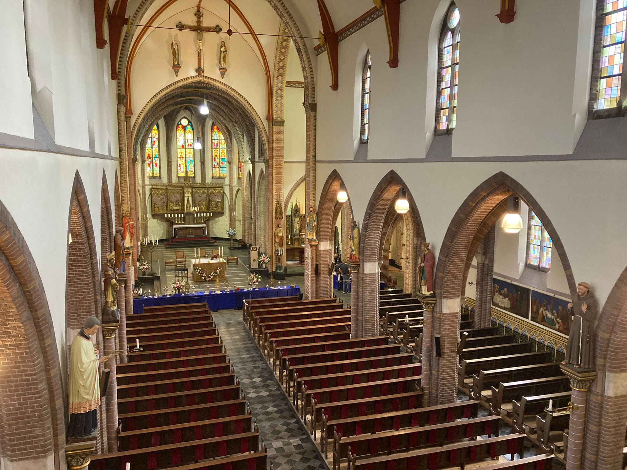 binnen in de kerk@hip en tip
